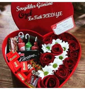 kalpli kutuda çikolata ve gül  papatya